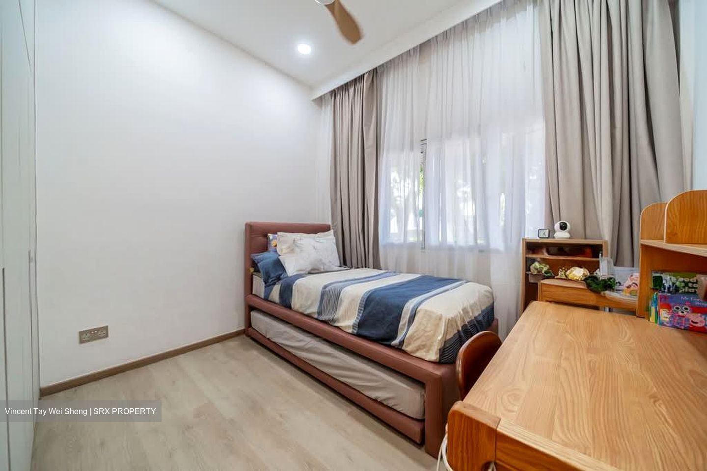Sixth Avenue (D10), Terrace #568280611